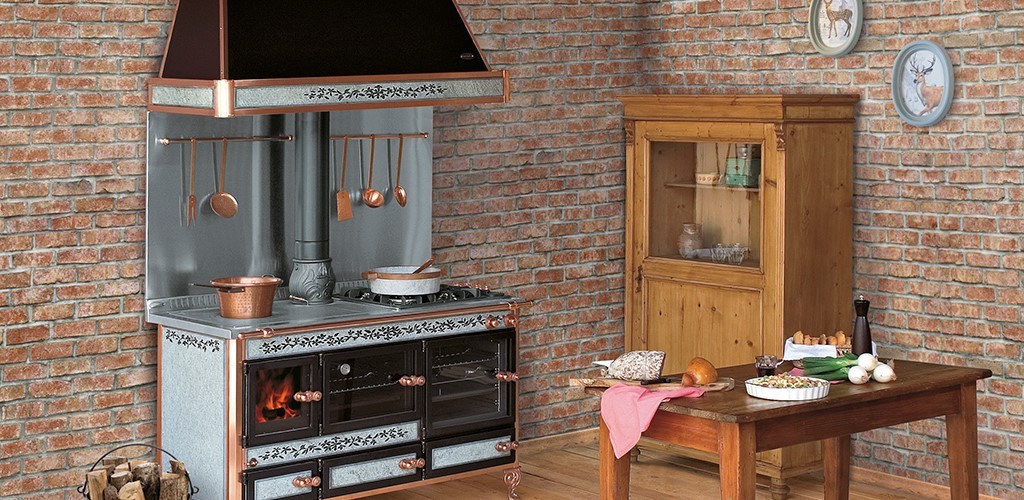 cuisinière à bois en fonte décor email